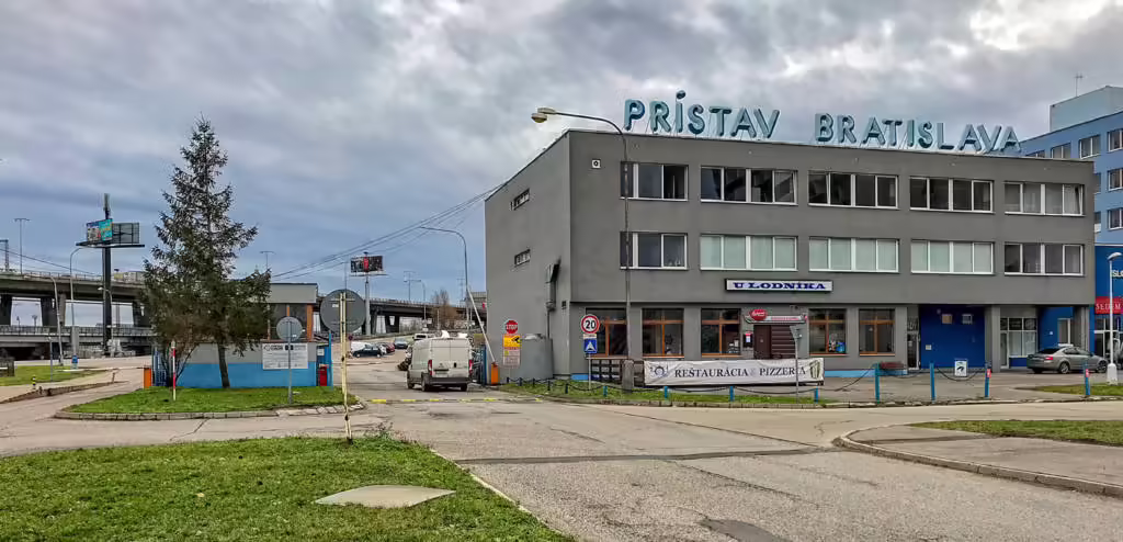 Prístavný most: základný kameň