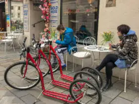 Na kolobežkách do mesta