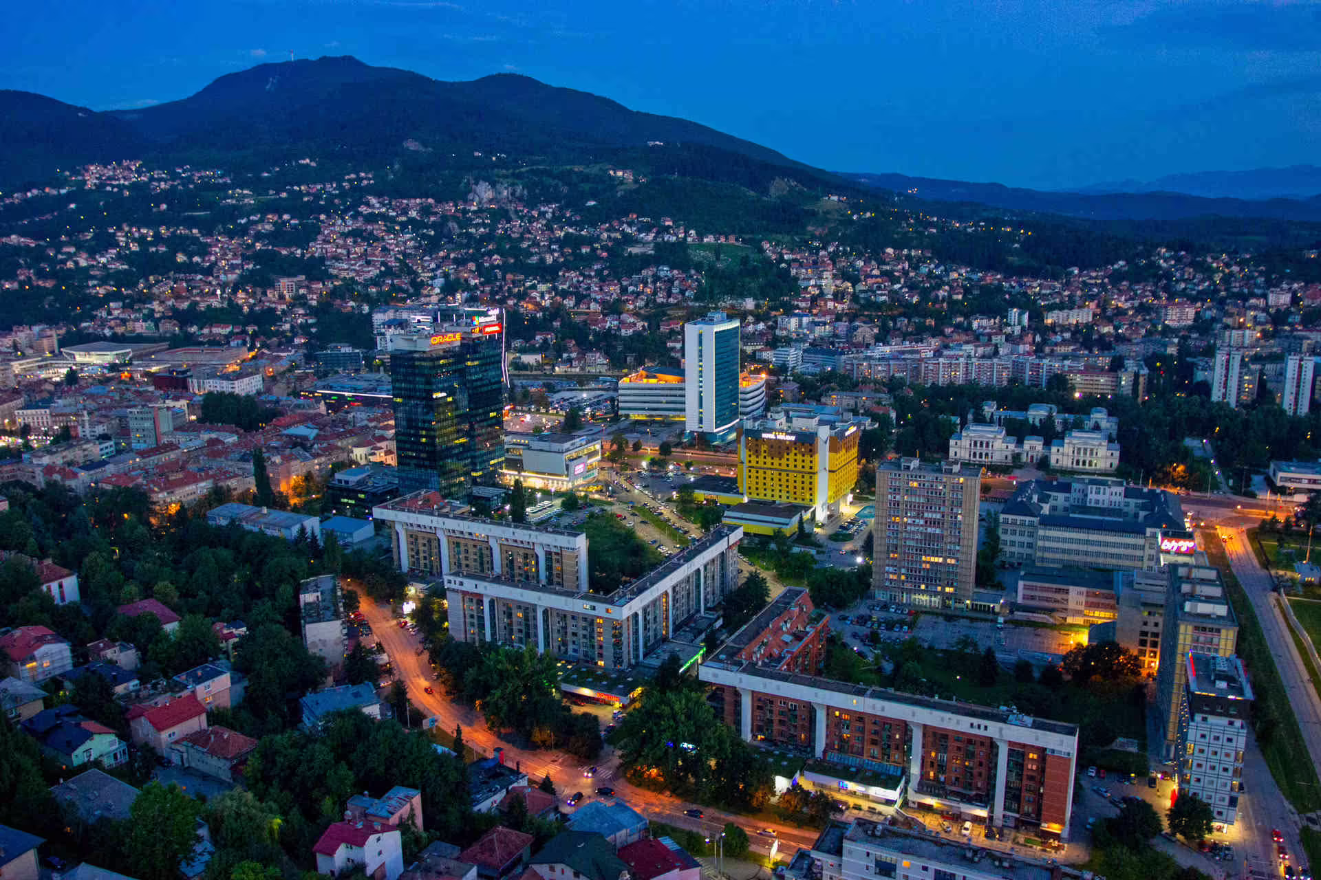 Vyhlad z Avaz Twist Tower