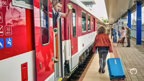 Vlak na nástupišti