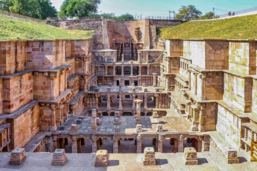 Schodisková studňa, India