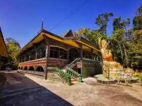 วัดป่ามหาเจดีย์แก้ว (วัดล้านขวด)