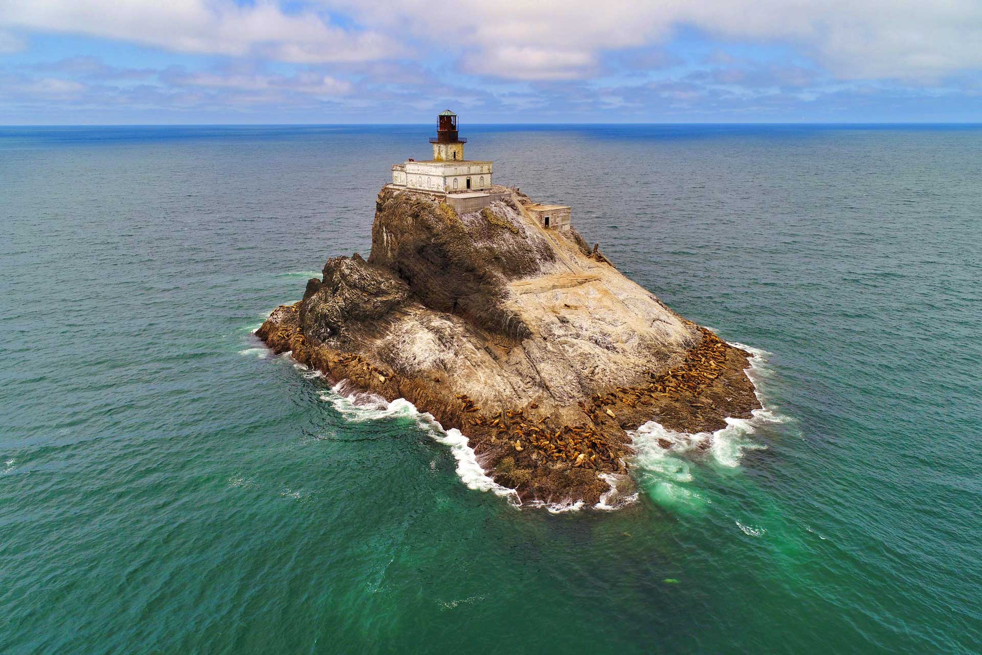https://www.placemania.sk/wp-content/uploads/2020/05/majak_tillamook_rock.jpg