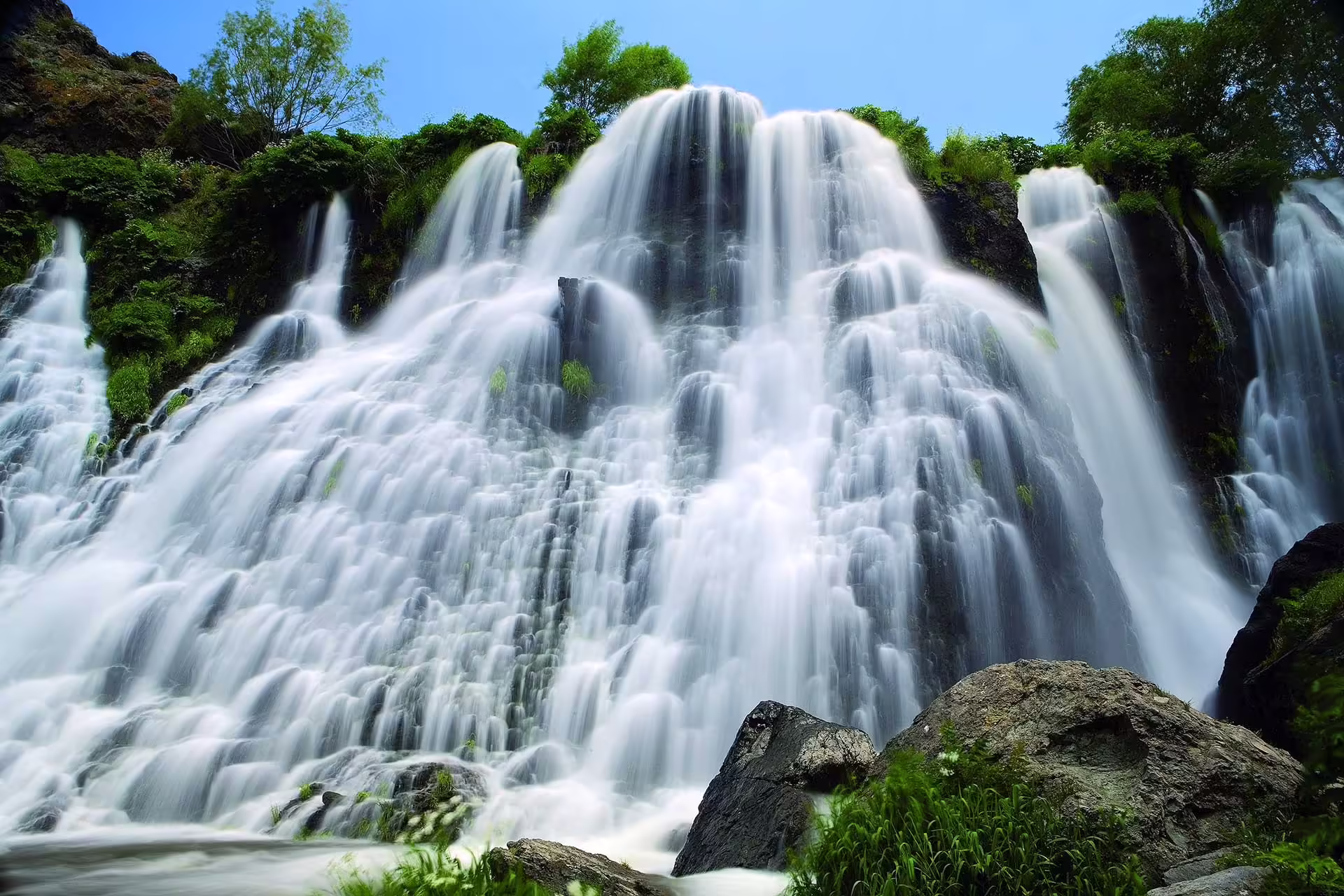Shaki waterfall