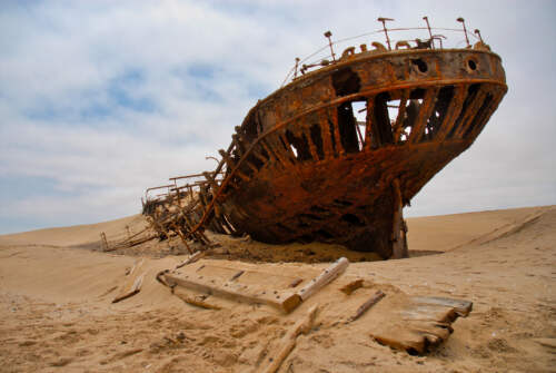 Vrak lode v púšti