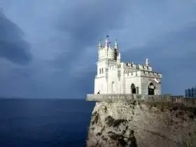 Zámok Lastovičie hniezdo