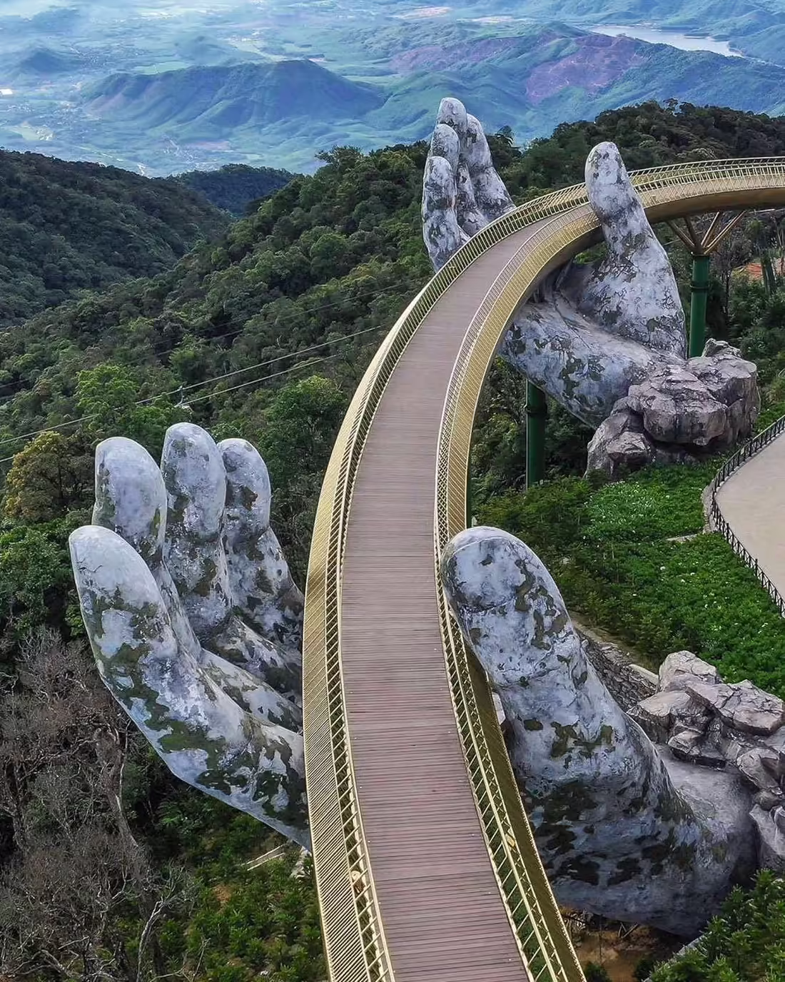 Zlatý most, Vietnam