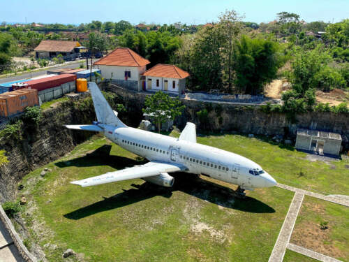 Opustené lietadlo na Bali