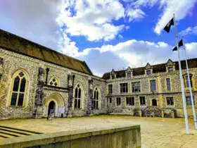 Okrúhly stôl Winchester