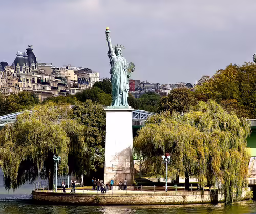 Socha slobody, Pont de Grenelle