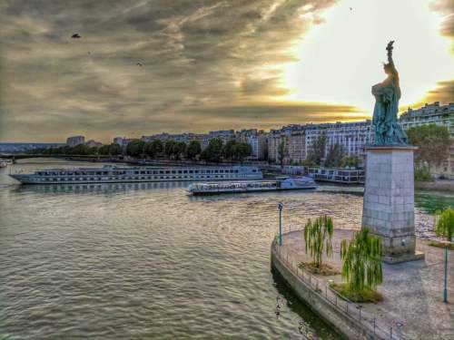 Socha slobody, Pont de Grenelle