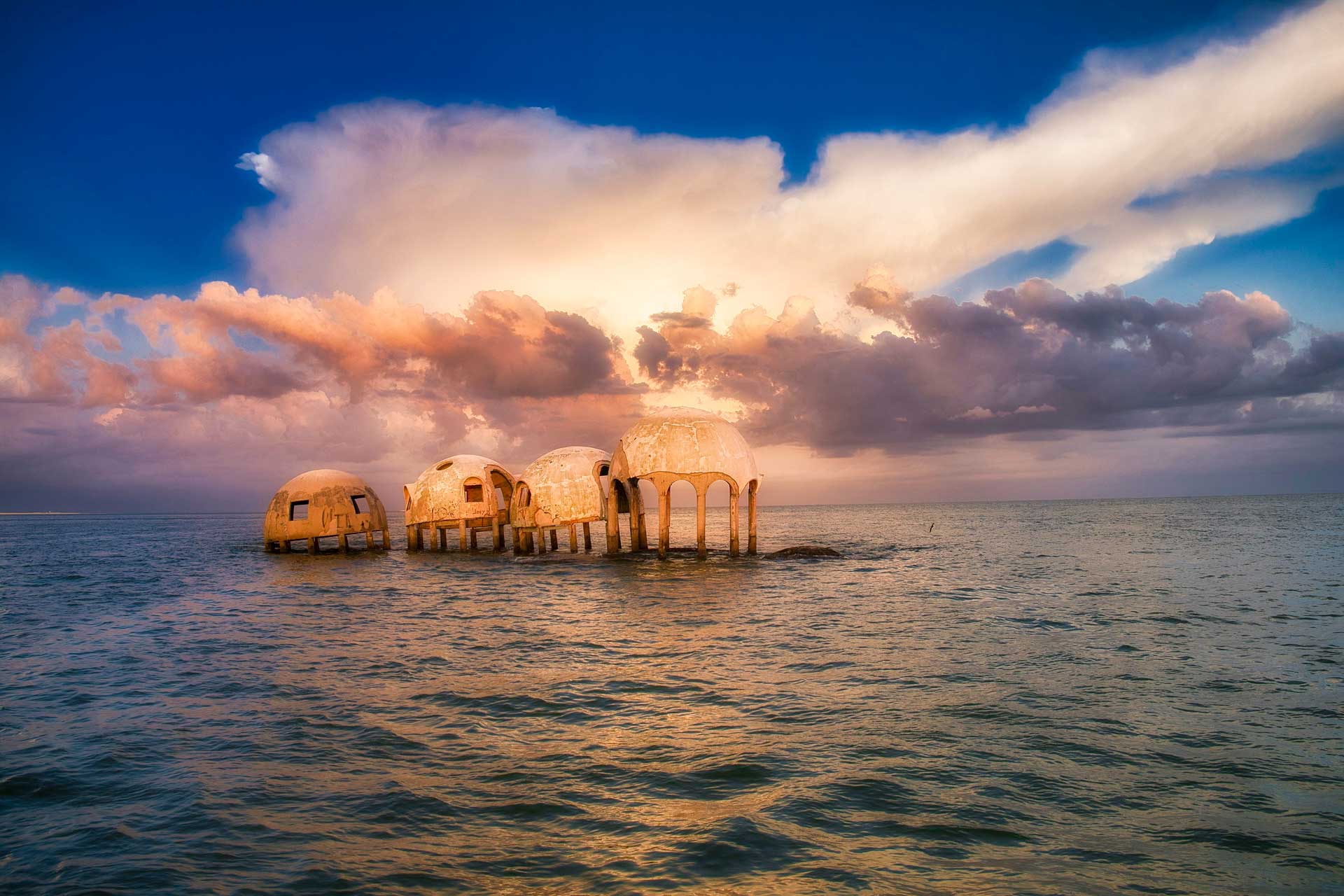 https://www.placemania.sk/wp-content/uploads/2021/06/cape_romano_dome_house.jpg