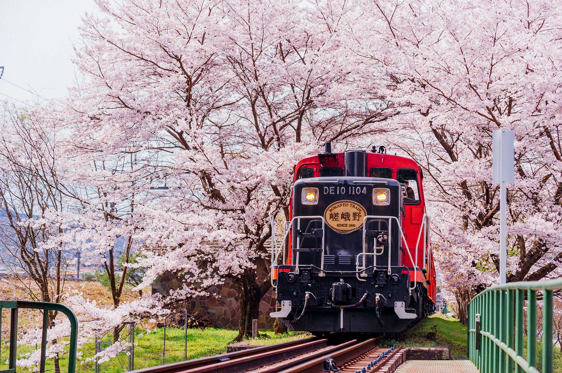 https://www.placemania.sk/wp-content/uploads/2021/06/sagano_romantic_train.jpg