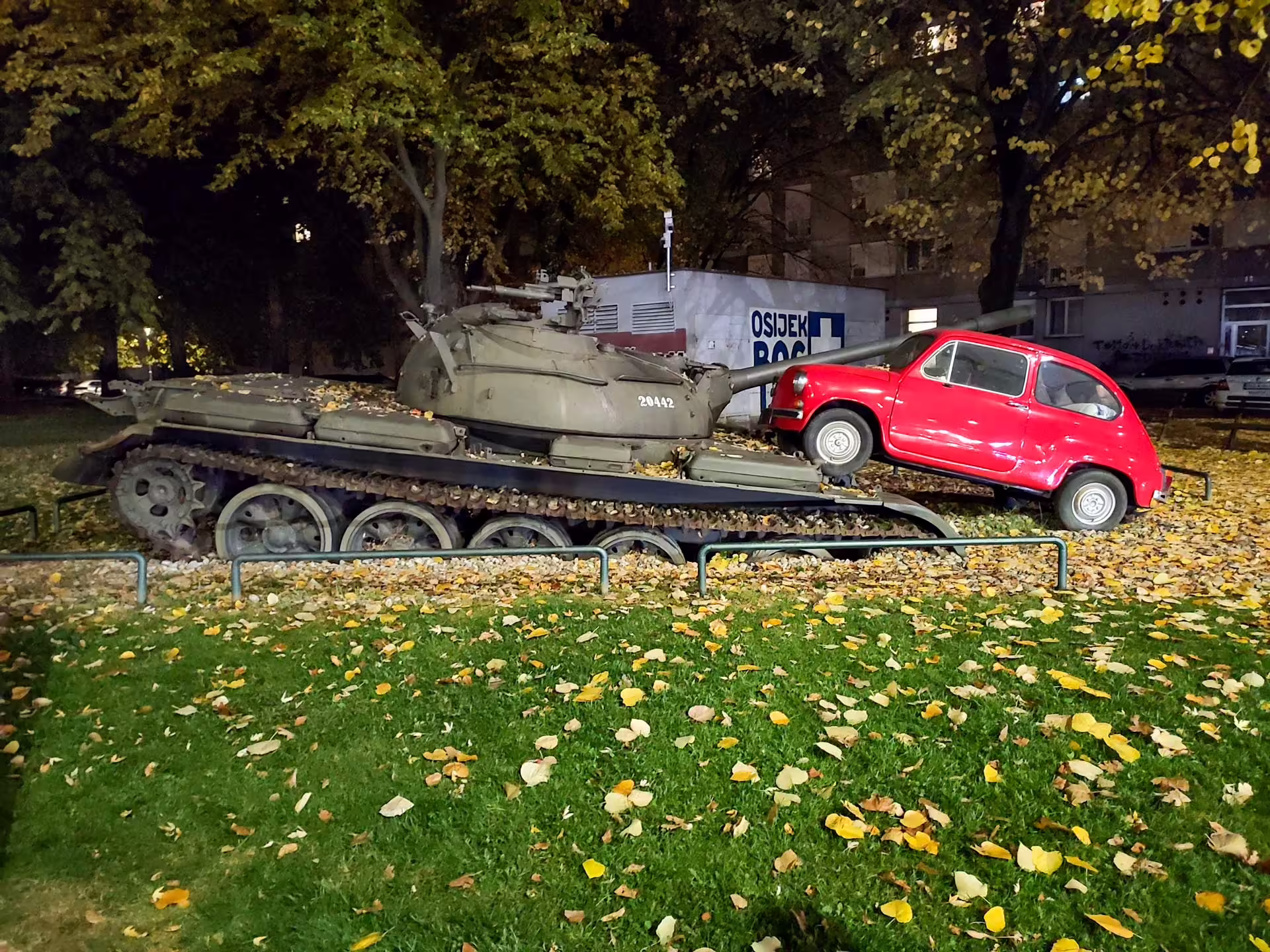 Crveni fićo, Osijek