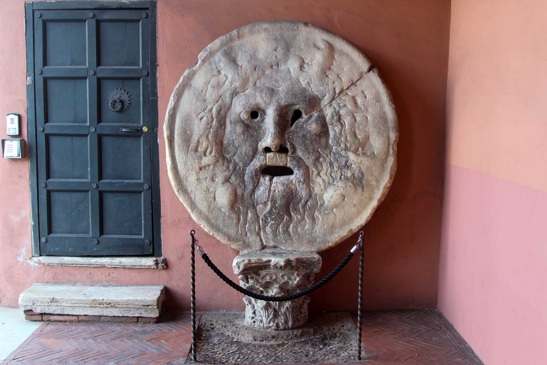 https://www.placemania.sk/wp-content/uploads/2022/01/mouth_of_truth.jpg