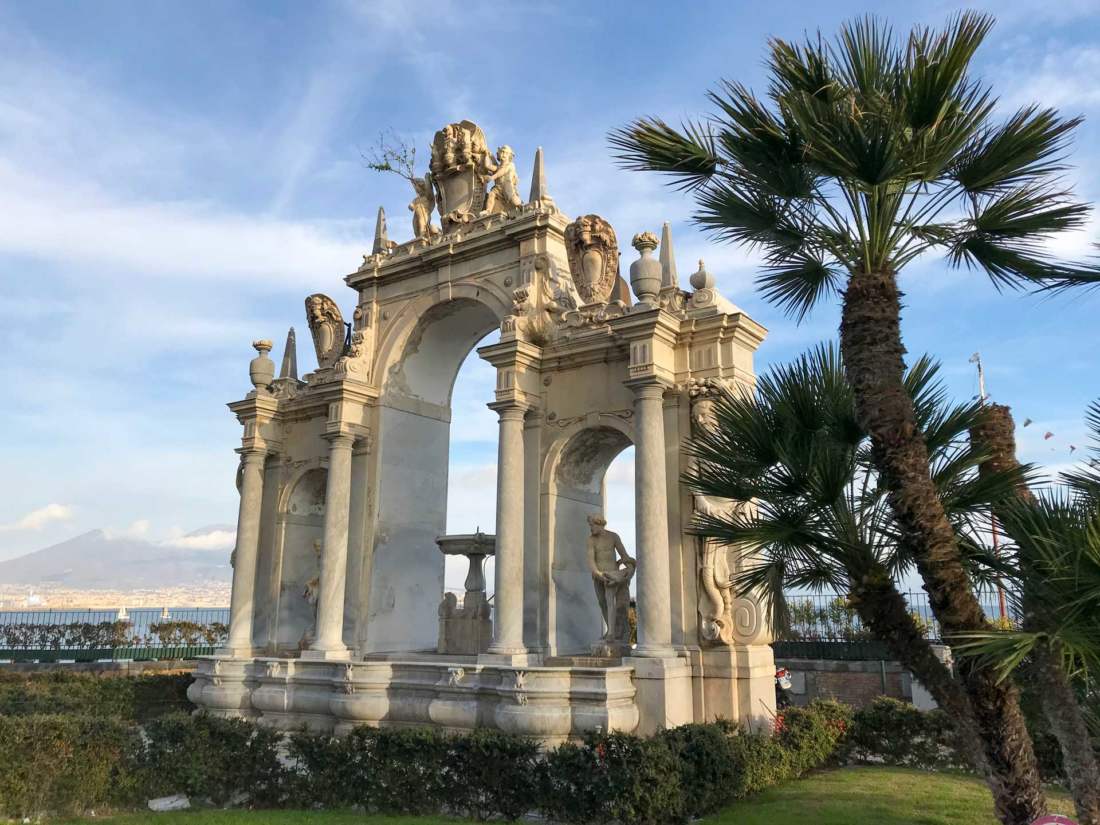 Fontana del Gigante, Napoli