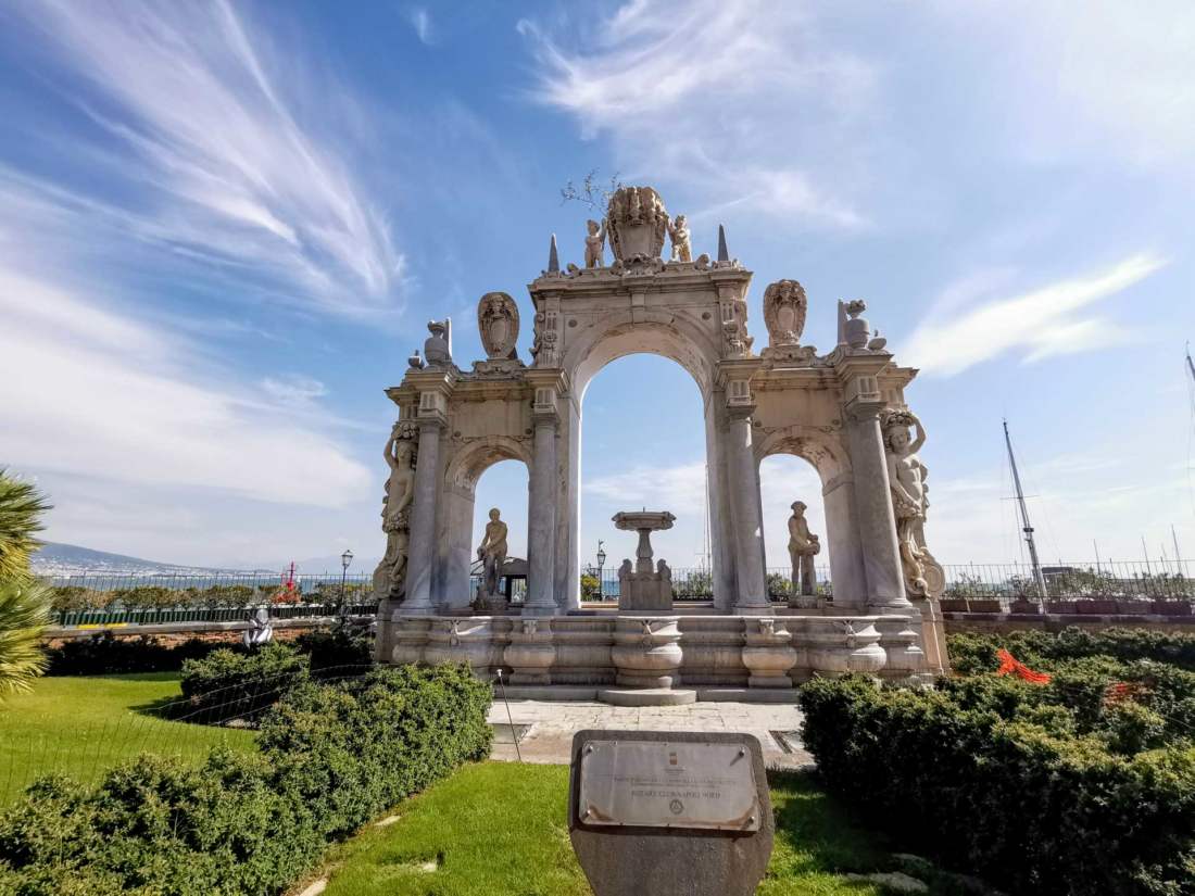 Fontana del Gigante, Napoli