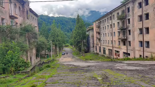mest Tkvarcheli, Gruzínsko
