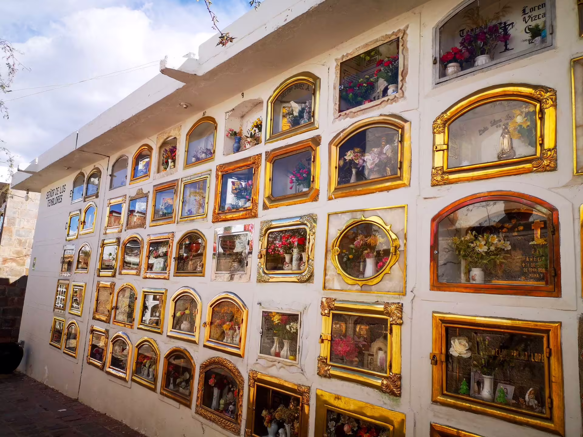 Cintorín Almudena, Peru