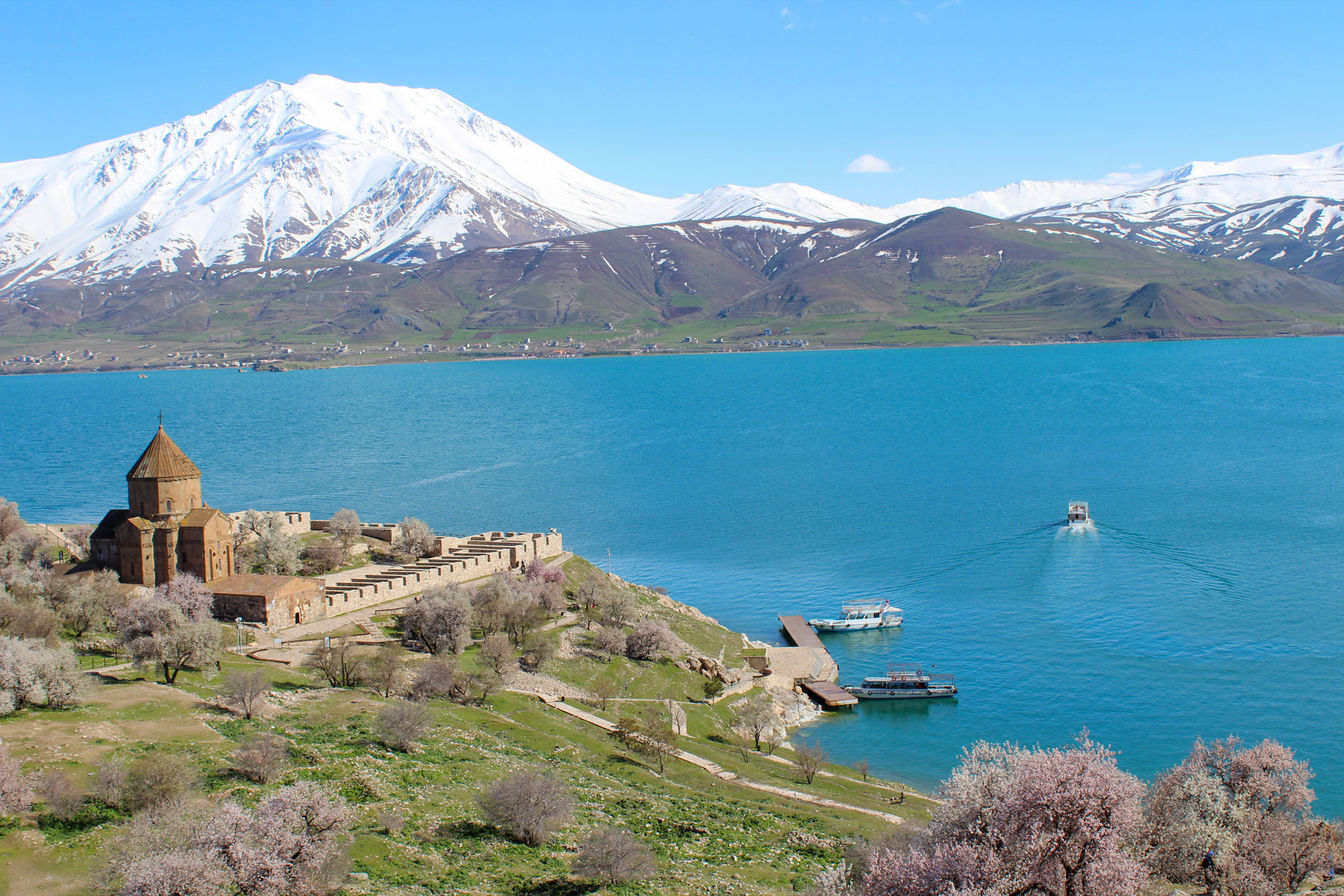 https://www.placemania.sk/wp-content/uploads/2022/04/armenian_church_akdamar.jpg