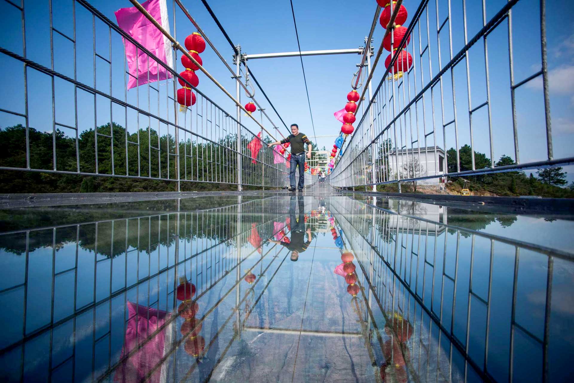 Most odvážnych mužov, Čína