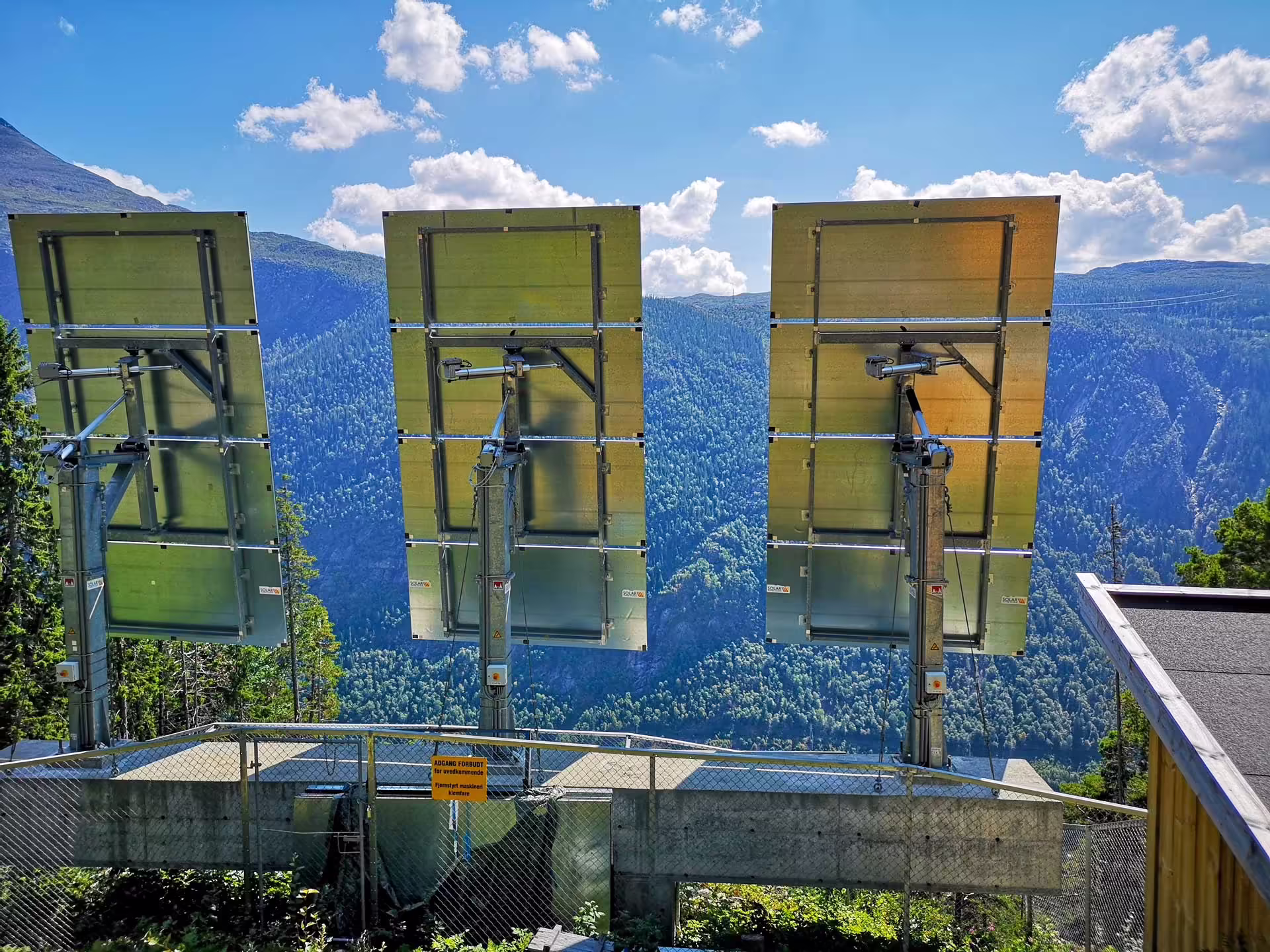 Obrovské slnečné zrkadlá v Rjukane