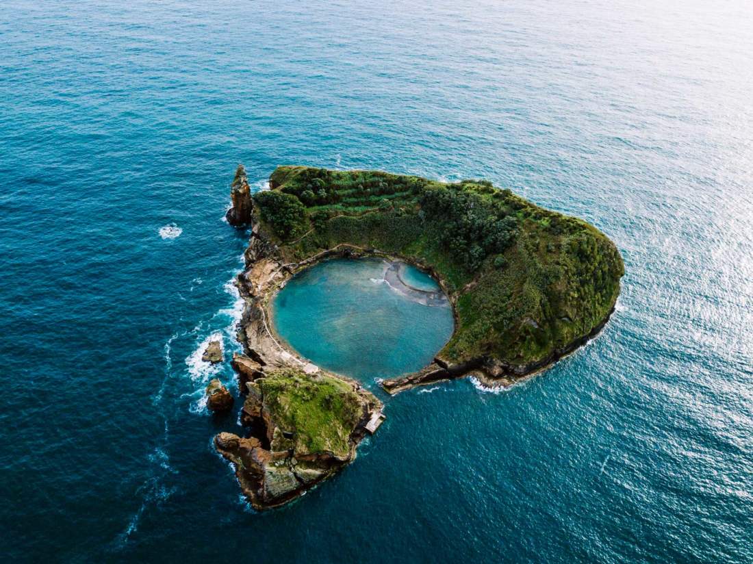 Ostrov s bazénom