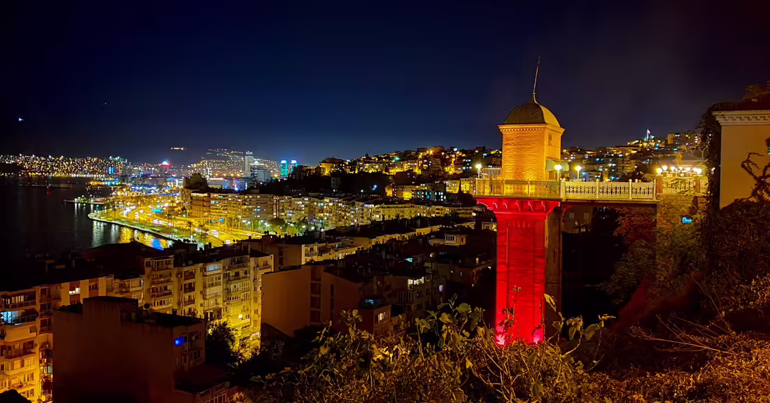 İzmir Historical Elevator Building