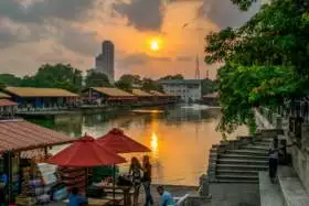 Pettah Floating Market
