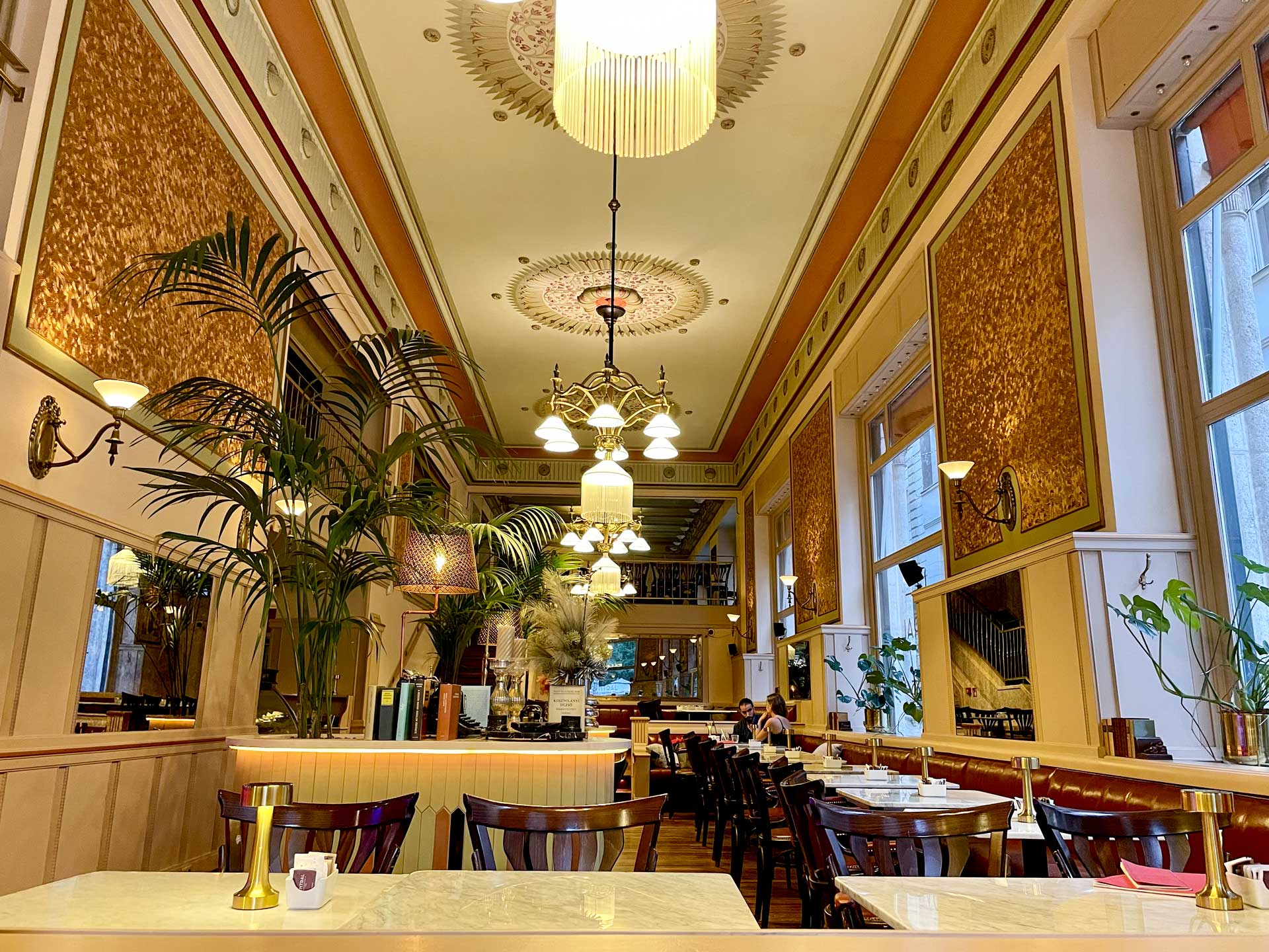 Centrál Káveéház, Budapest