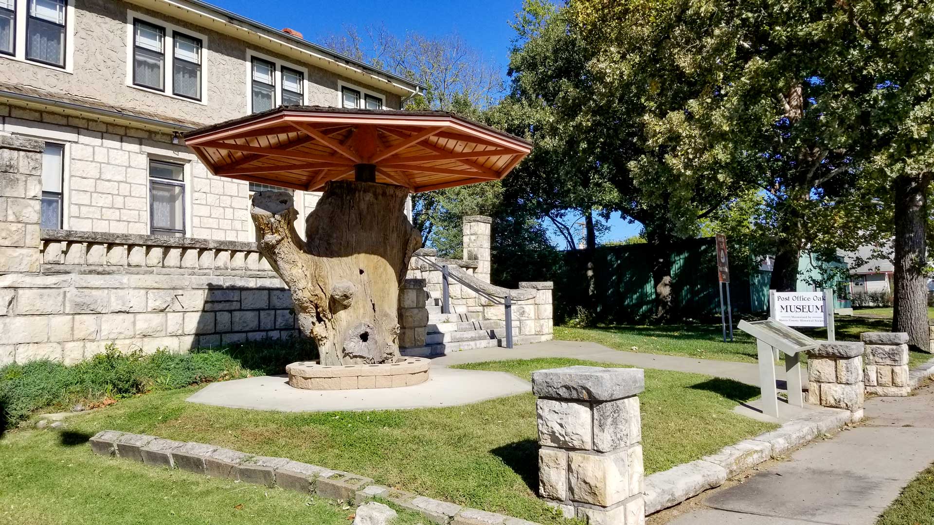 https://www.placemania.sk/wp-content/uploads/2022/10/post_office_oak.jpg