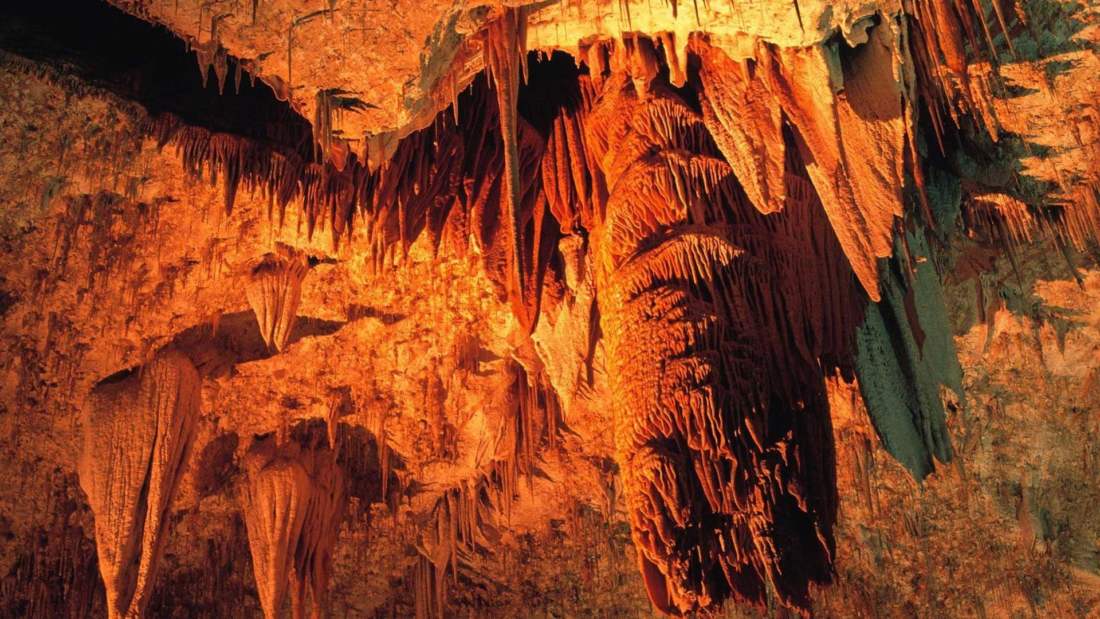 Gcwihaba Caves