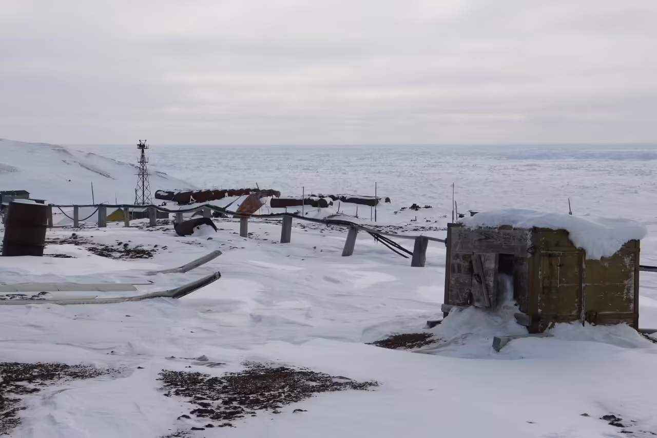 Uyedineniya Island, Russia