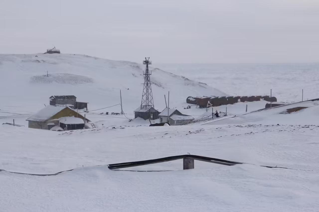 Uyedineniya Island, Russia