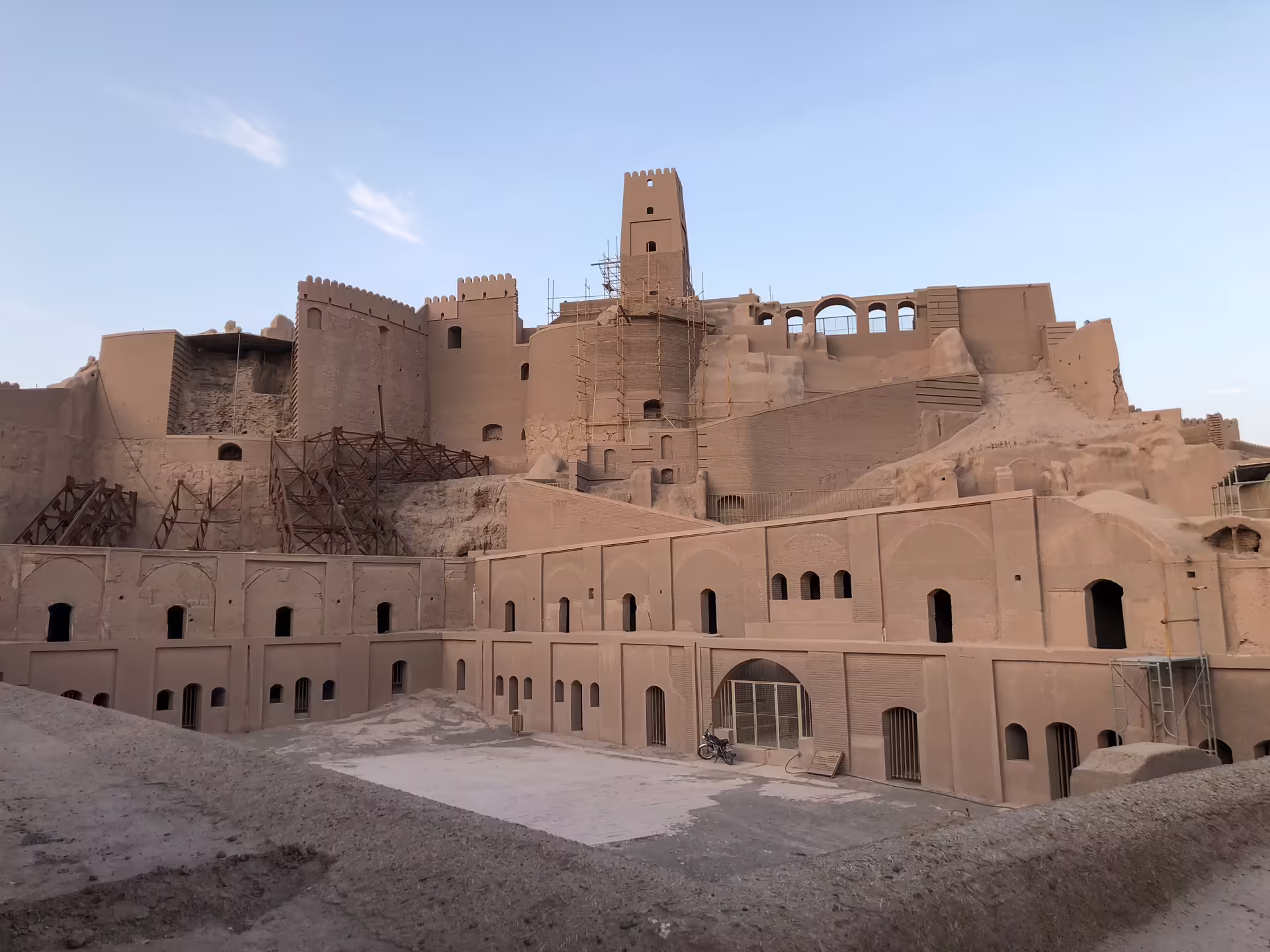Zničená citadela, Irán