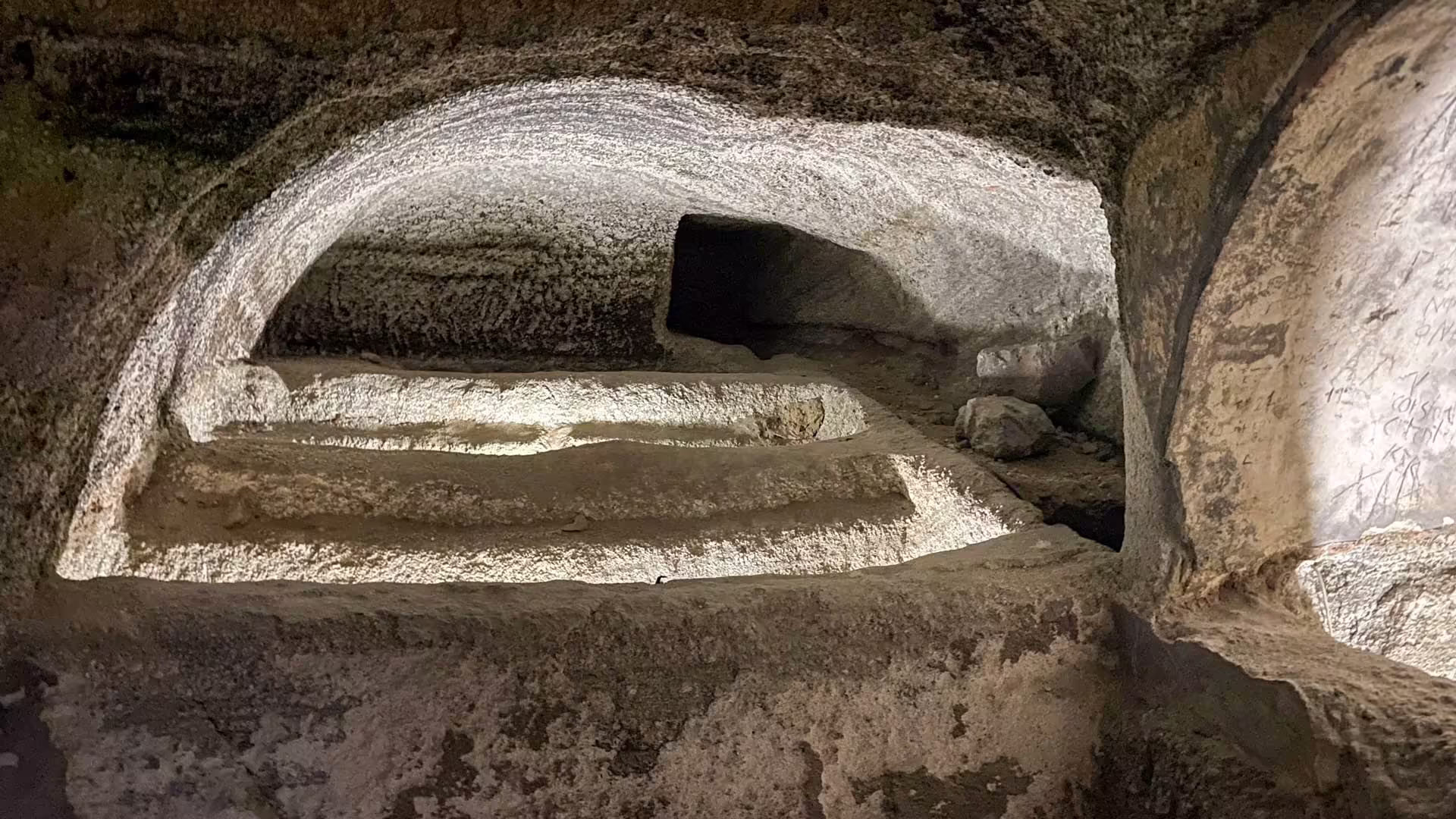 Milos catacombs
