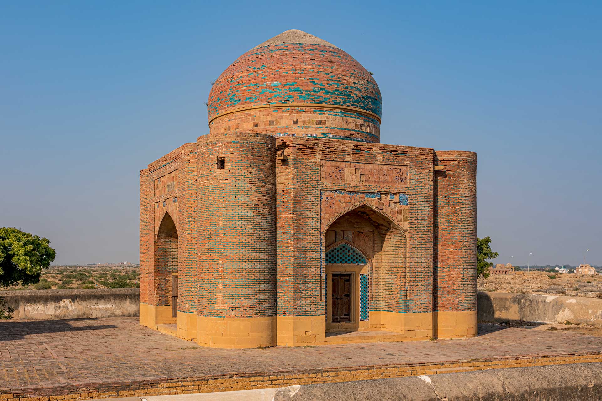 https://www.placemania.sk/wp-content/uploads/2023/04/makli_hill.jpg