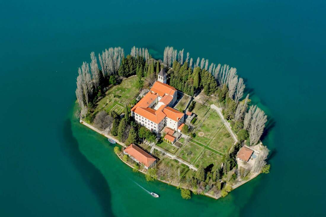 Kláštor na ostrove, Chorvátsko