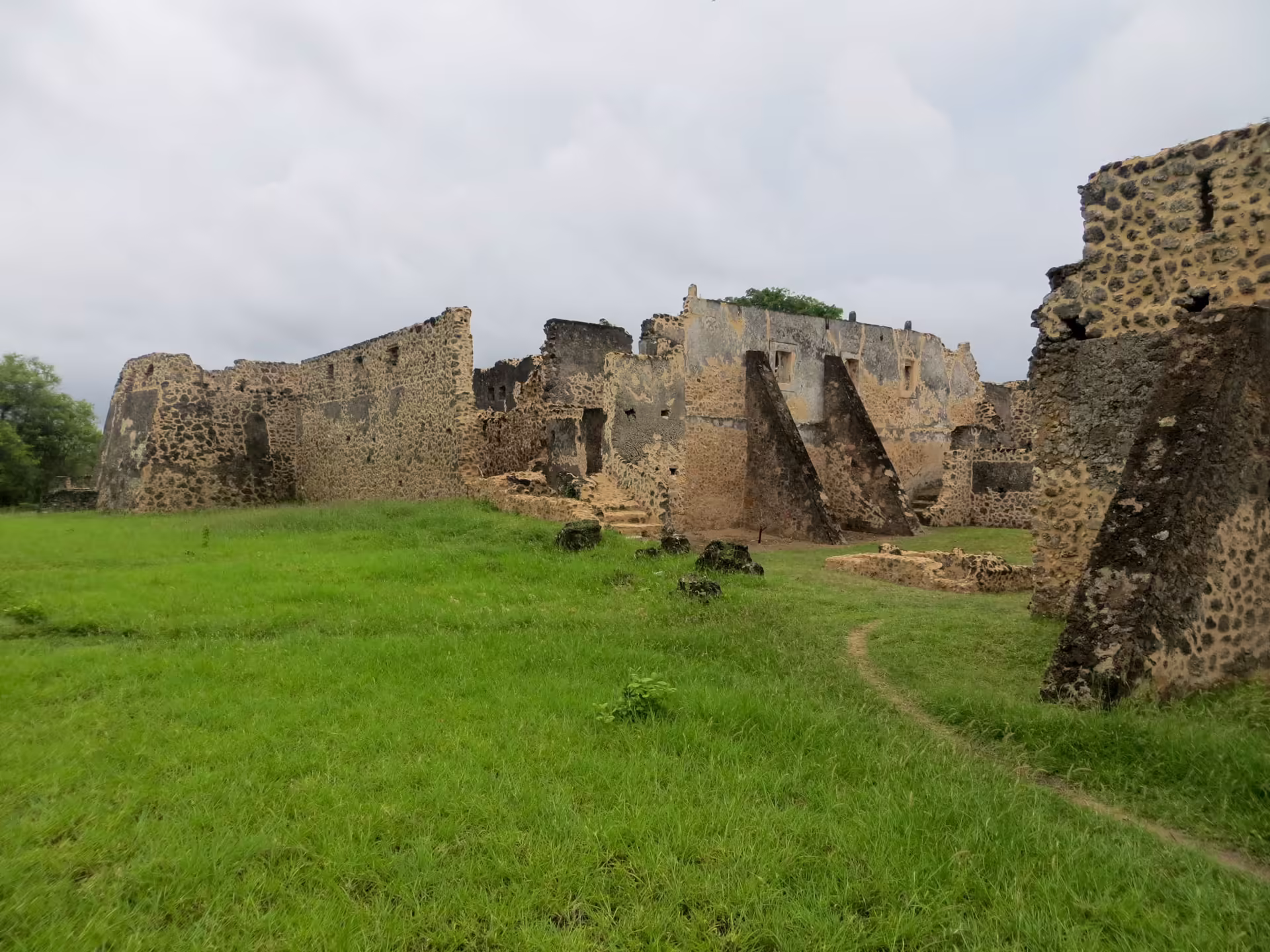 Songa Mnara Island
