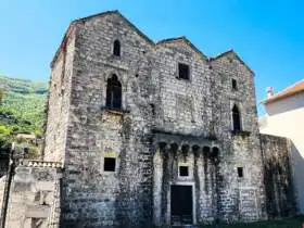 Palác troch sestier