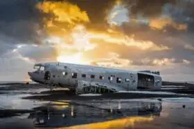 Vrak Lietadla DC-3 Amerického Námorníctva