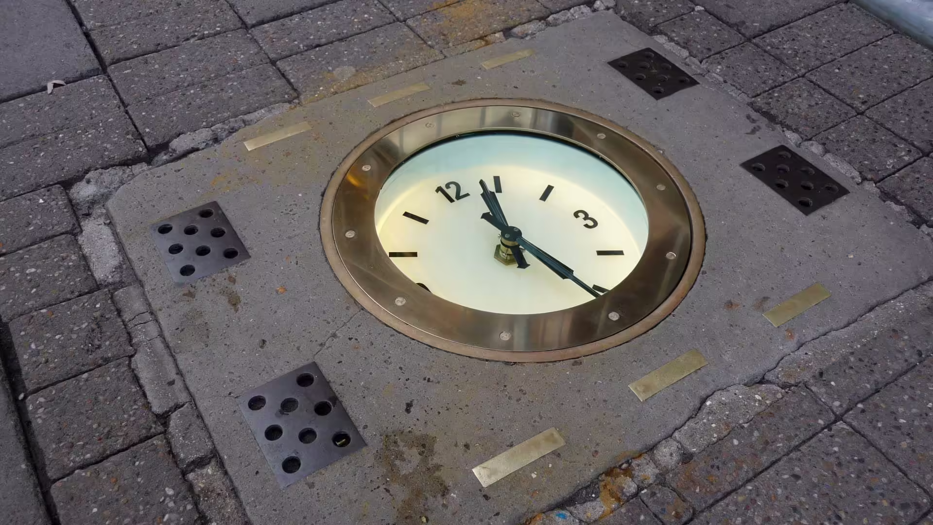 Pavement clock