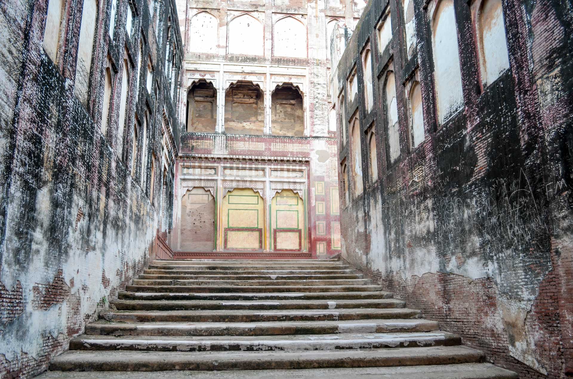 https://www.placemania.sk/wp-content/uploads/2023/07/lahore_slonia_cesta.jpg