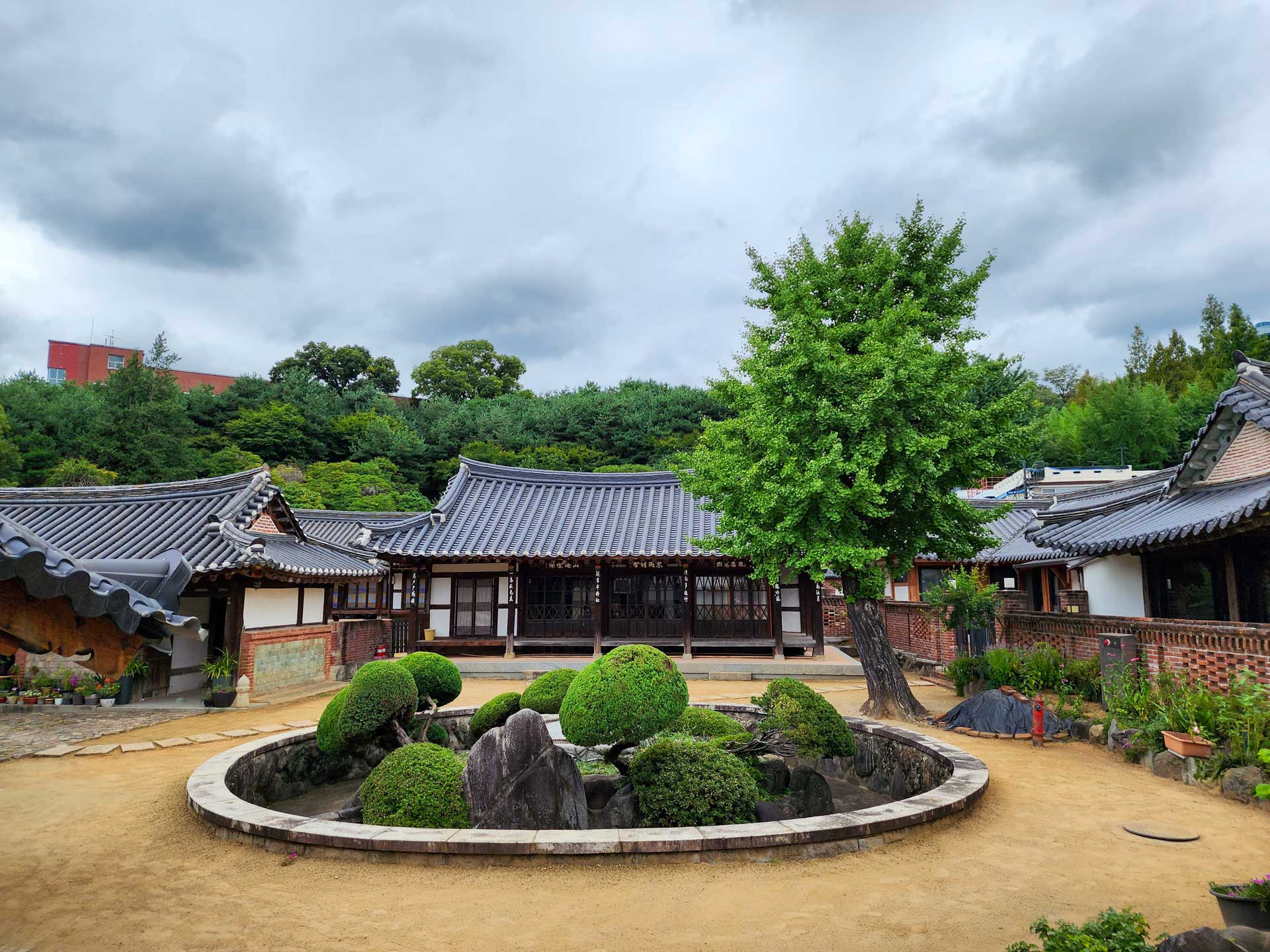 https://www.placemania.sk/wp-content/uploads/2023/07/lee_jang-woo.jpg
