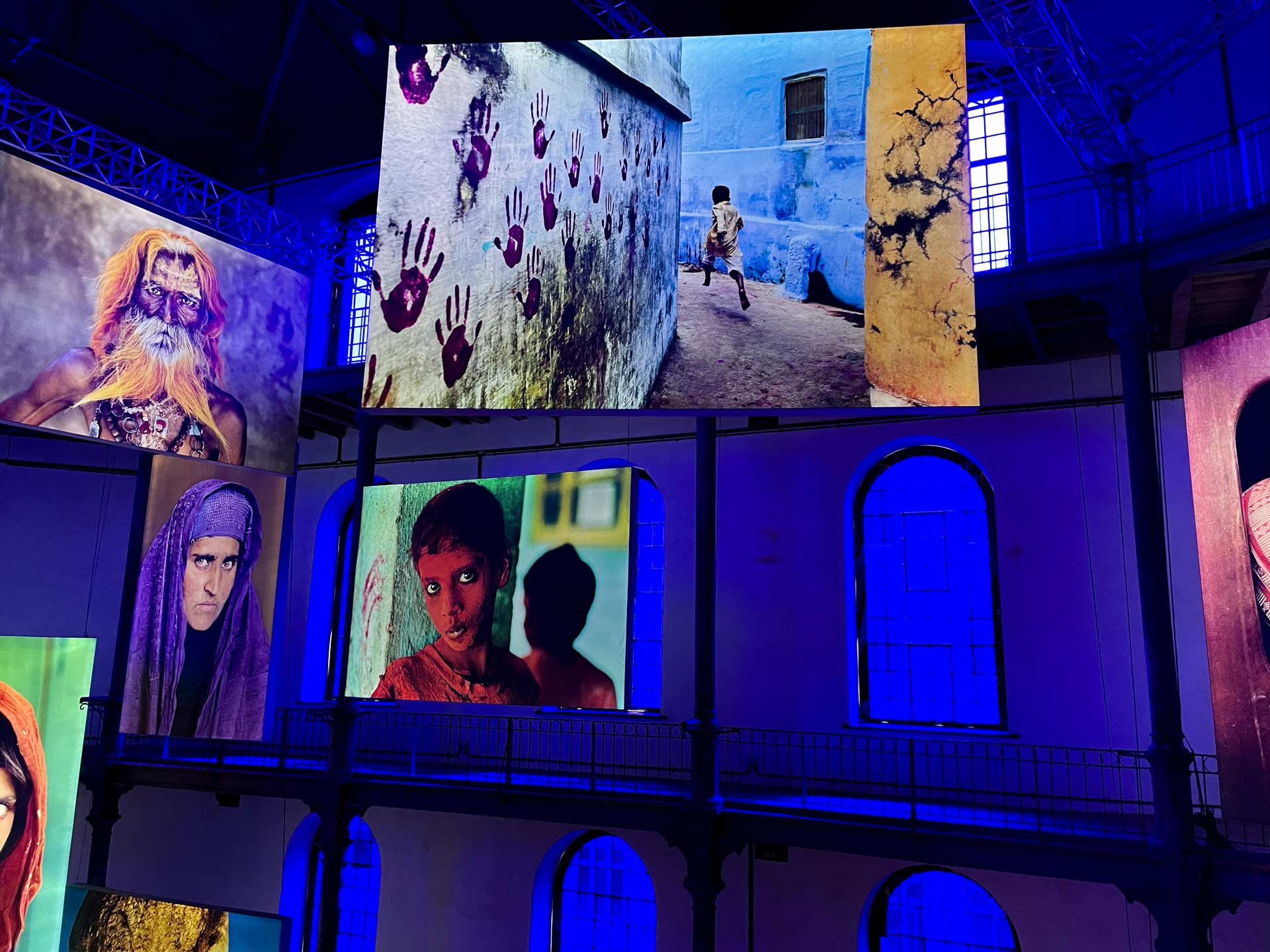 Výstava McCurry, poschodia