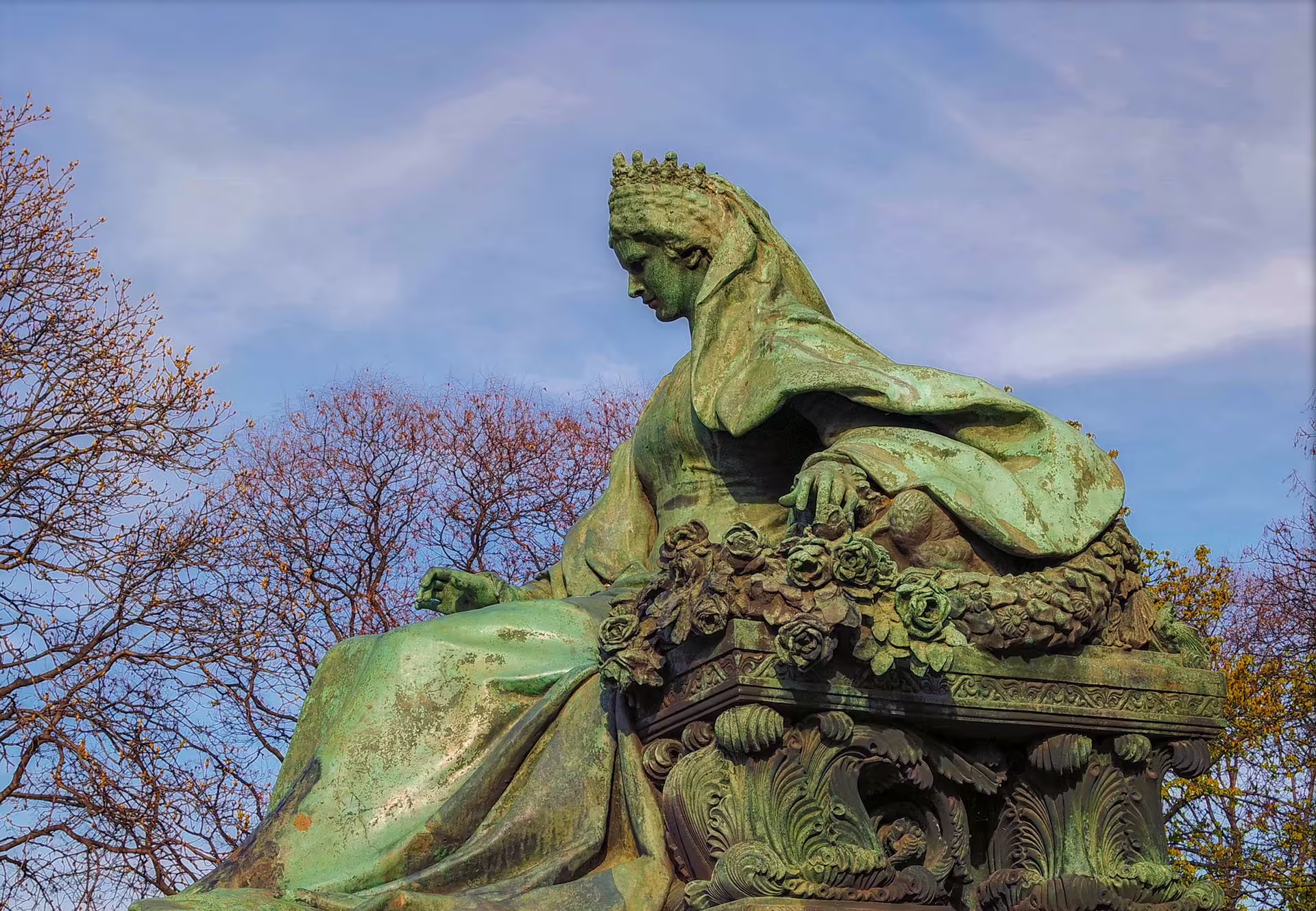 Statue of Elizabeth Queen of Hungary