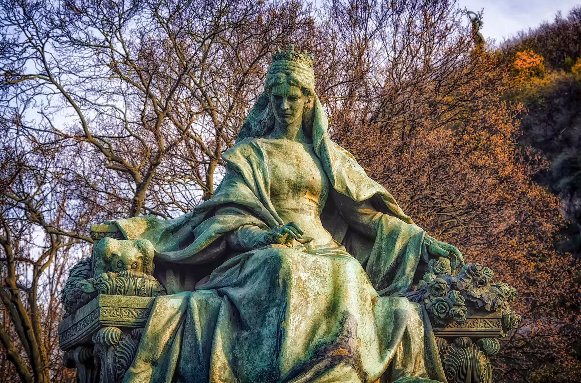 Statue of Elizabeth Queen of Hungary