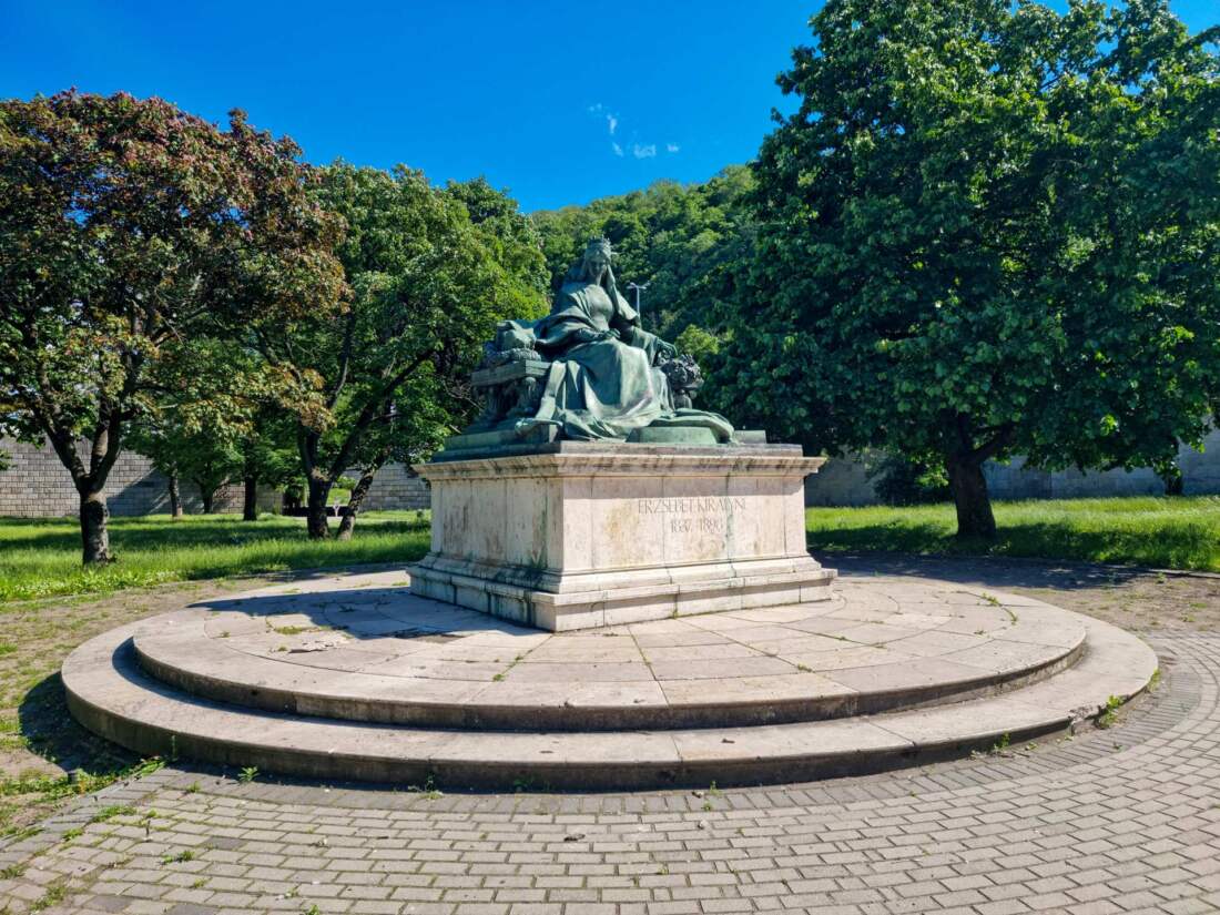 Statue of Elizabeth Queen of Hungary