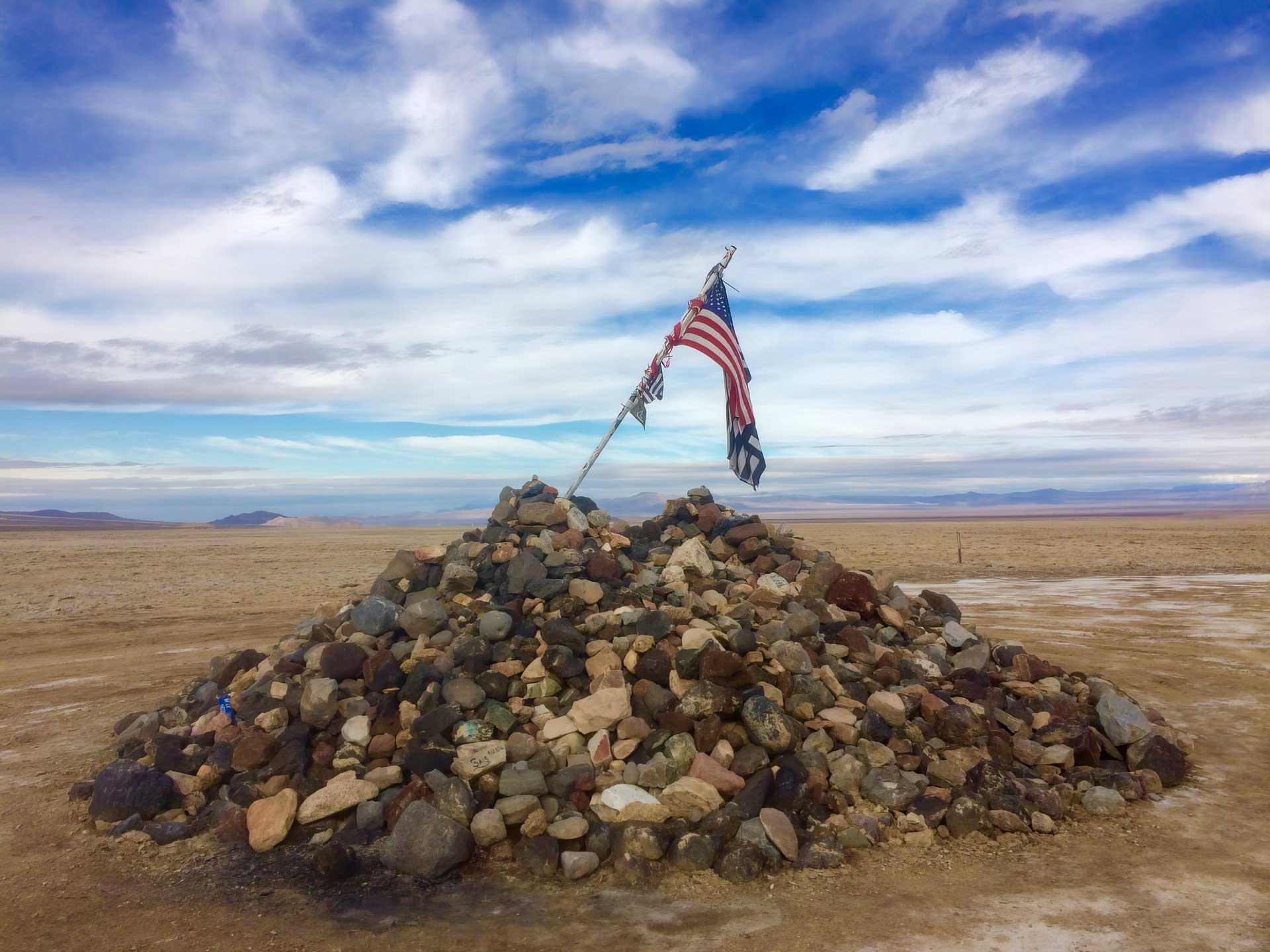 https://www.placemania.sk/wp-content/uploads/2023/12/traveler_monument.jpg