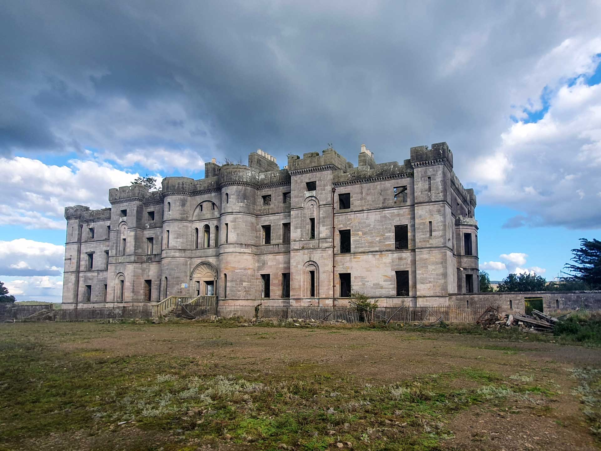 https://www.placemania.sk/wp-content/uploads/2024/01/dalquharran.jpg